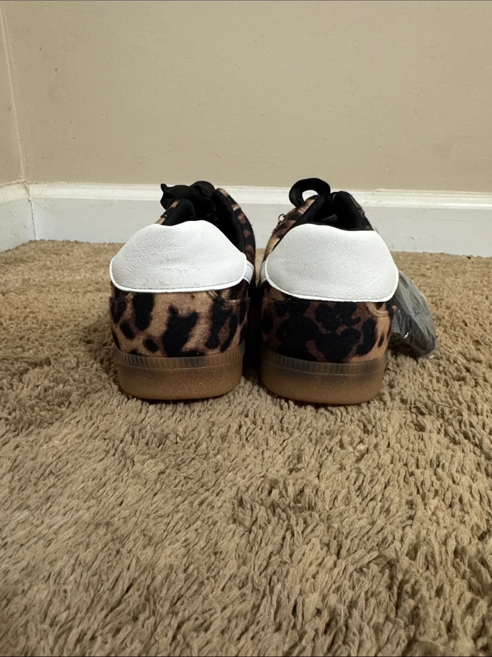 NEW DV Dolce Vita Quantum Charm Leopard Print Sneaker Cherry Charm size 6 Casual
